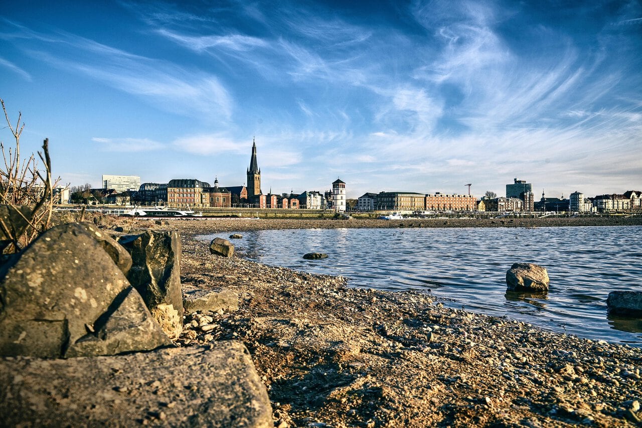 DĂĽsseldorf riverside and historic skyline view along the Rhine promenade