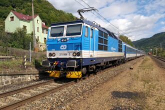 Blue ฤD train in the Czech countryside.