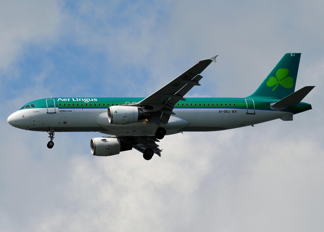 Aer Lingus Airbus A320 aircraft landing