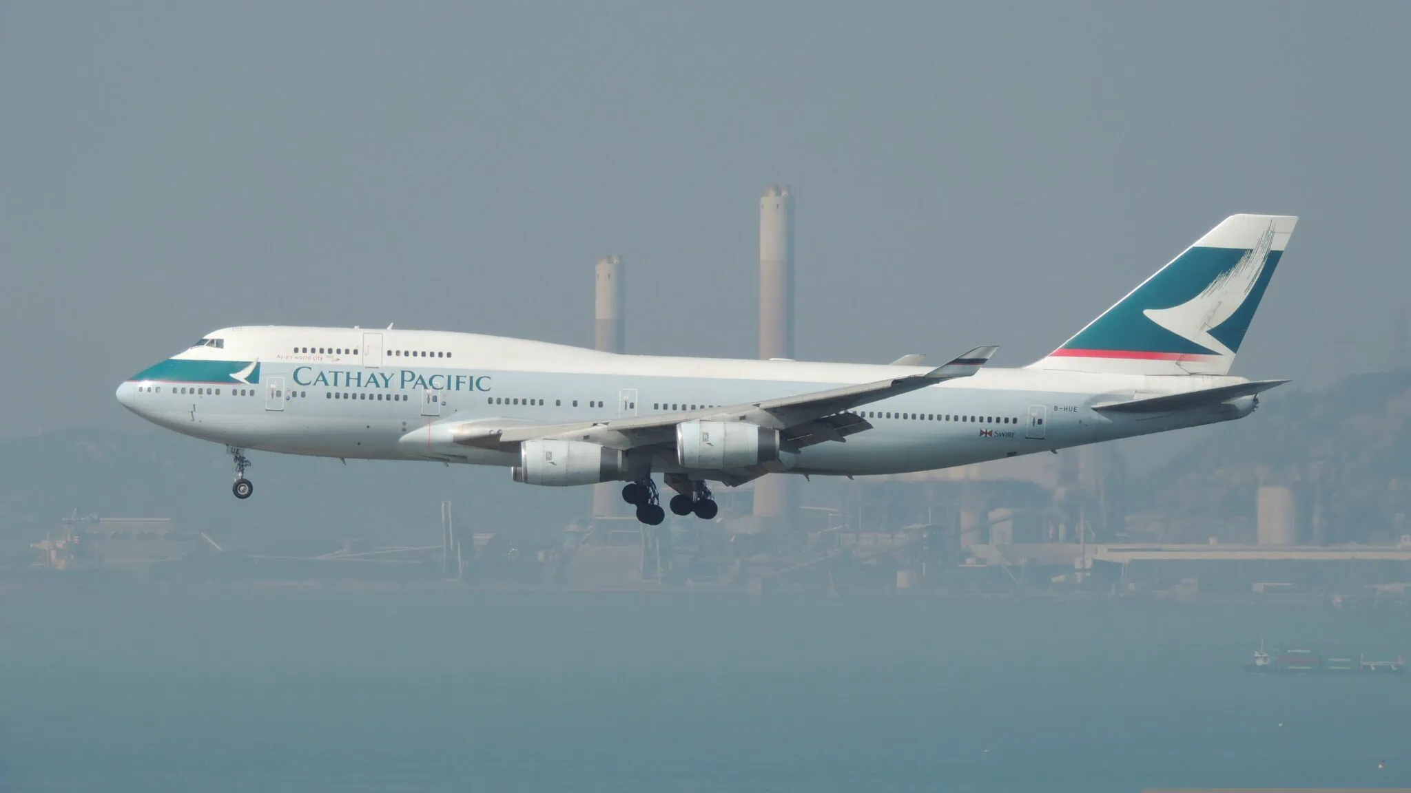 Cathay Pacific Boeing 747 landing over water