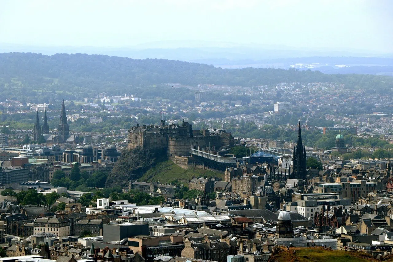 Edinburgh skyline with Edinburgh Castle view travel from Aberdeen to Edinburgh Scotland