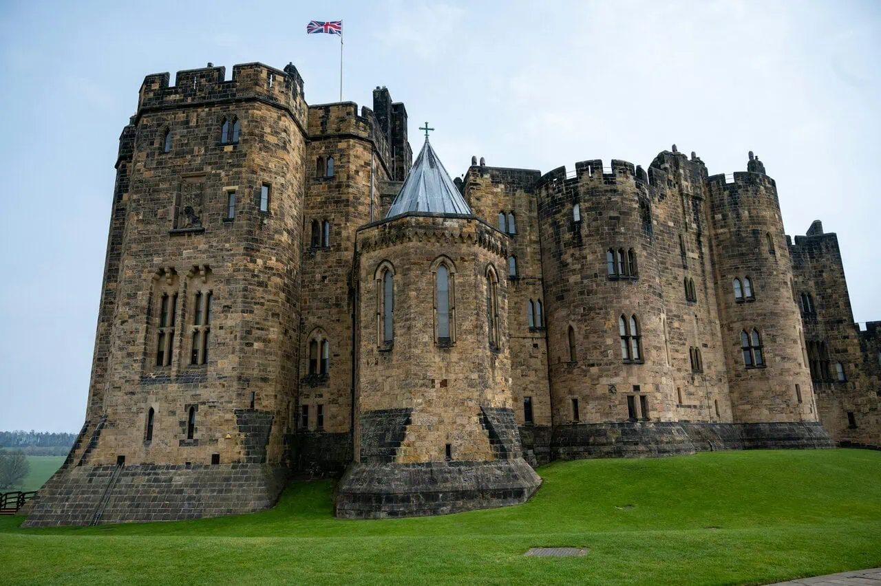 Alnwick Castle Harry Potter Hogwarts filming location broomstick lessons UK