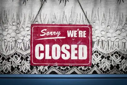 Closed sign representing travel company closure and holiday refund rights Caption: A closed sign representing travel companies going out of business and holida