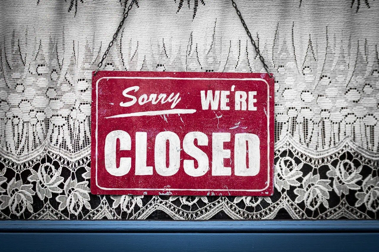 Closed sign representing travel company closure and holiday refund rights Caption: A closed sign representing travel companies going out of business and holida