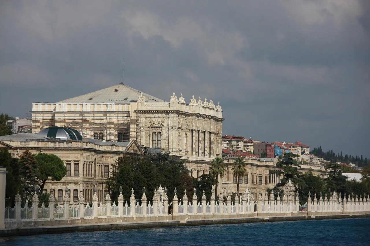 Panoramic view of Istanbul with the Bosphorus, ferries and historic skyline. Used for the Istanbul Tourist Pass comparison page.