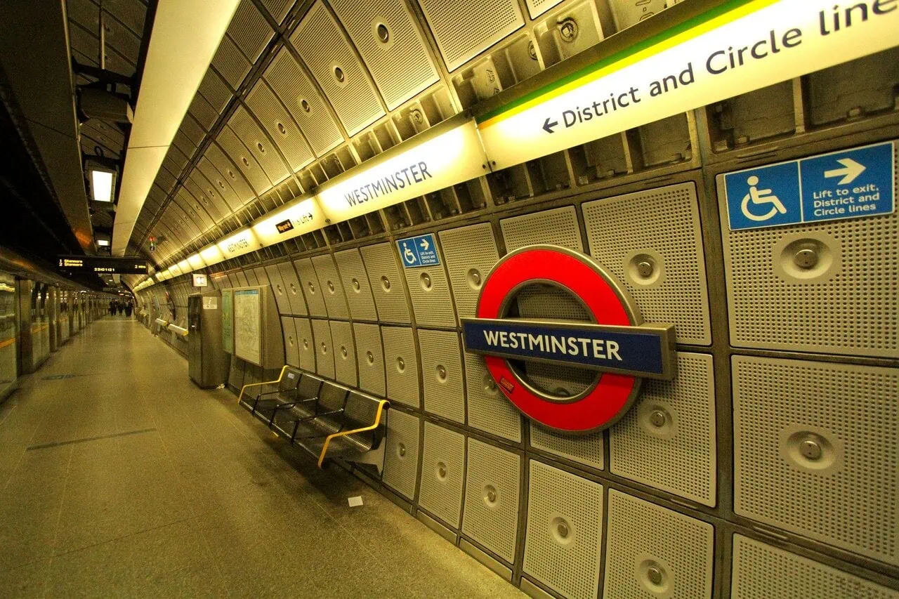 Heathrow to Gatwick transfer via London Underground at Westminster station