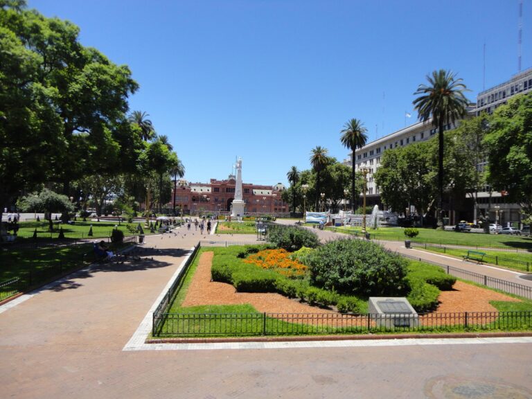 Buenos Aires Hop-On Hop-Off Bus Guide: Gray Line vs Buenos Aires Bus