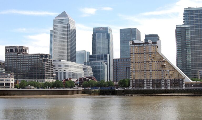 London City Airport Transfers to London: DLR, Taxi and Travel Guide