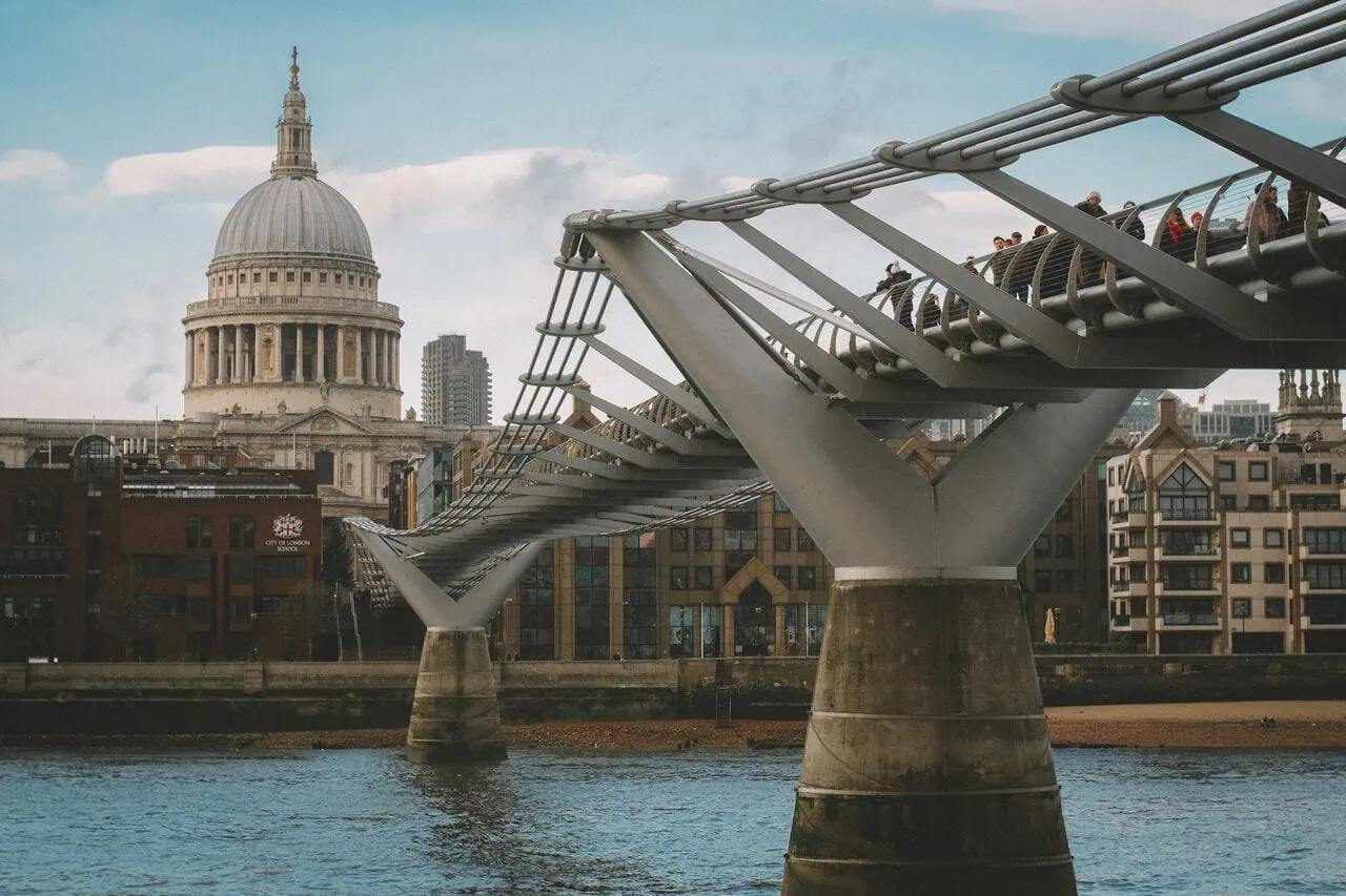 Millennium Bridge London Harry Potter filming location guided walking tour