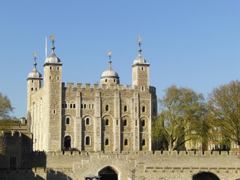 Tower of London & Crown Jewels Guide: Tickets, History & Visitor Tips