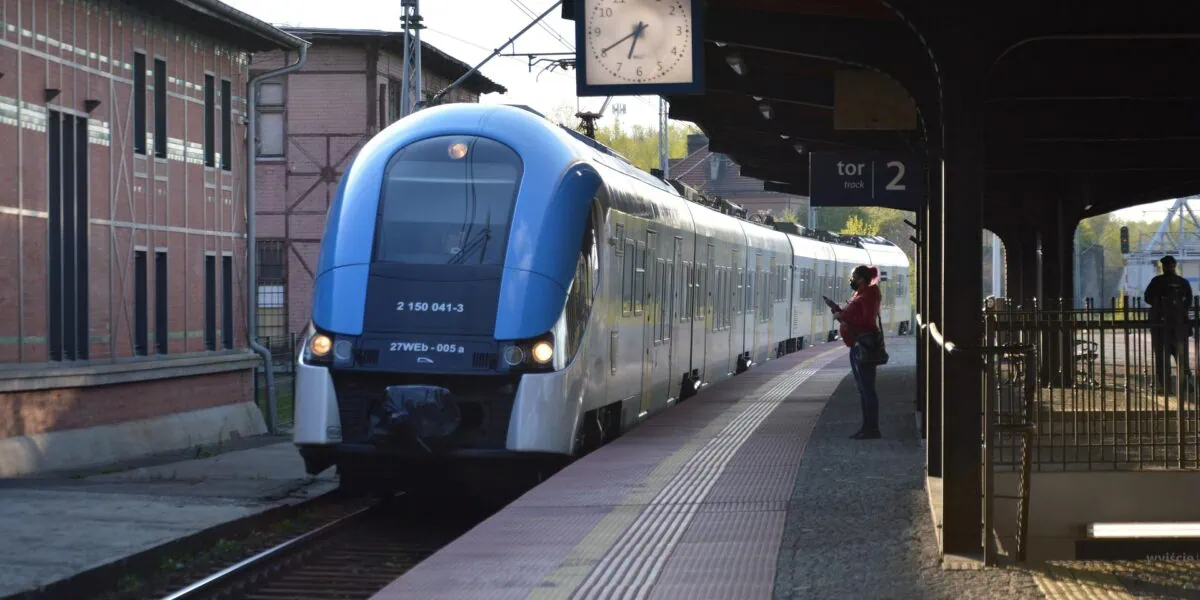 Polish regional train at station platform – Poland rail travel with Koleo app