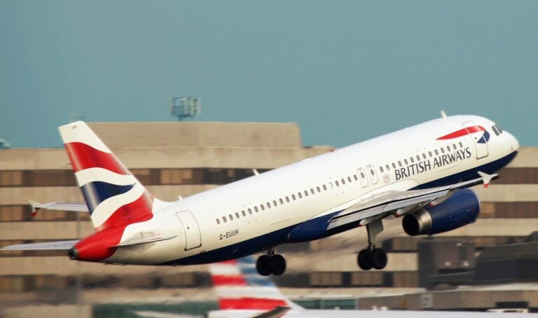 Domestic UK Flights: Complete Guide to Routes, Airlines and Prices
