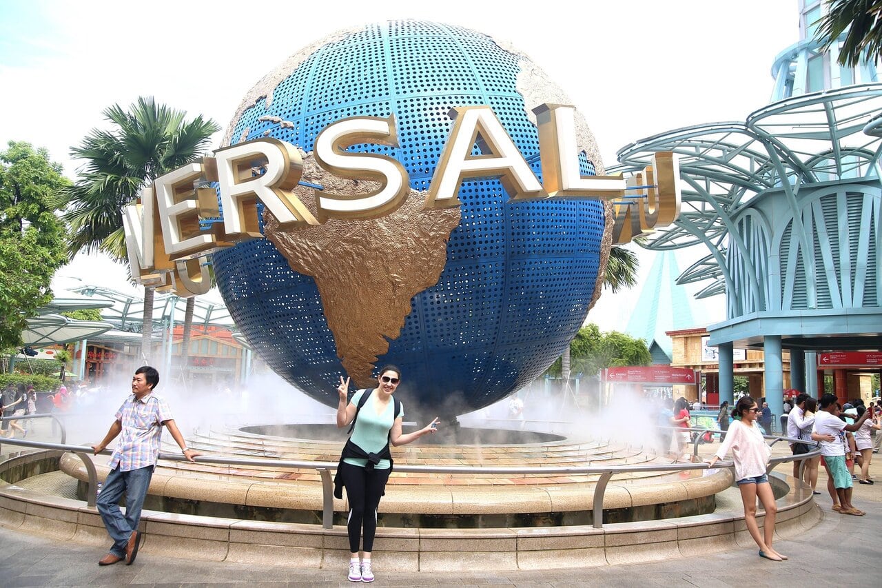 Universal Studios Singapore globe entrance Sentosa
