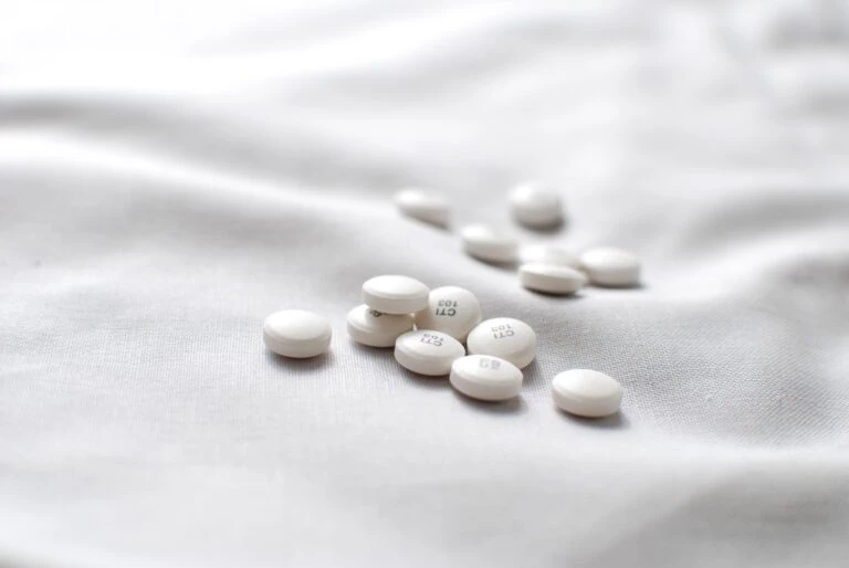 Travel Antihistamines Explained: Best Options for Allergies, Sleep & Flights