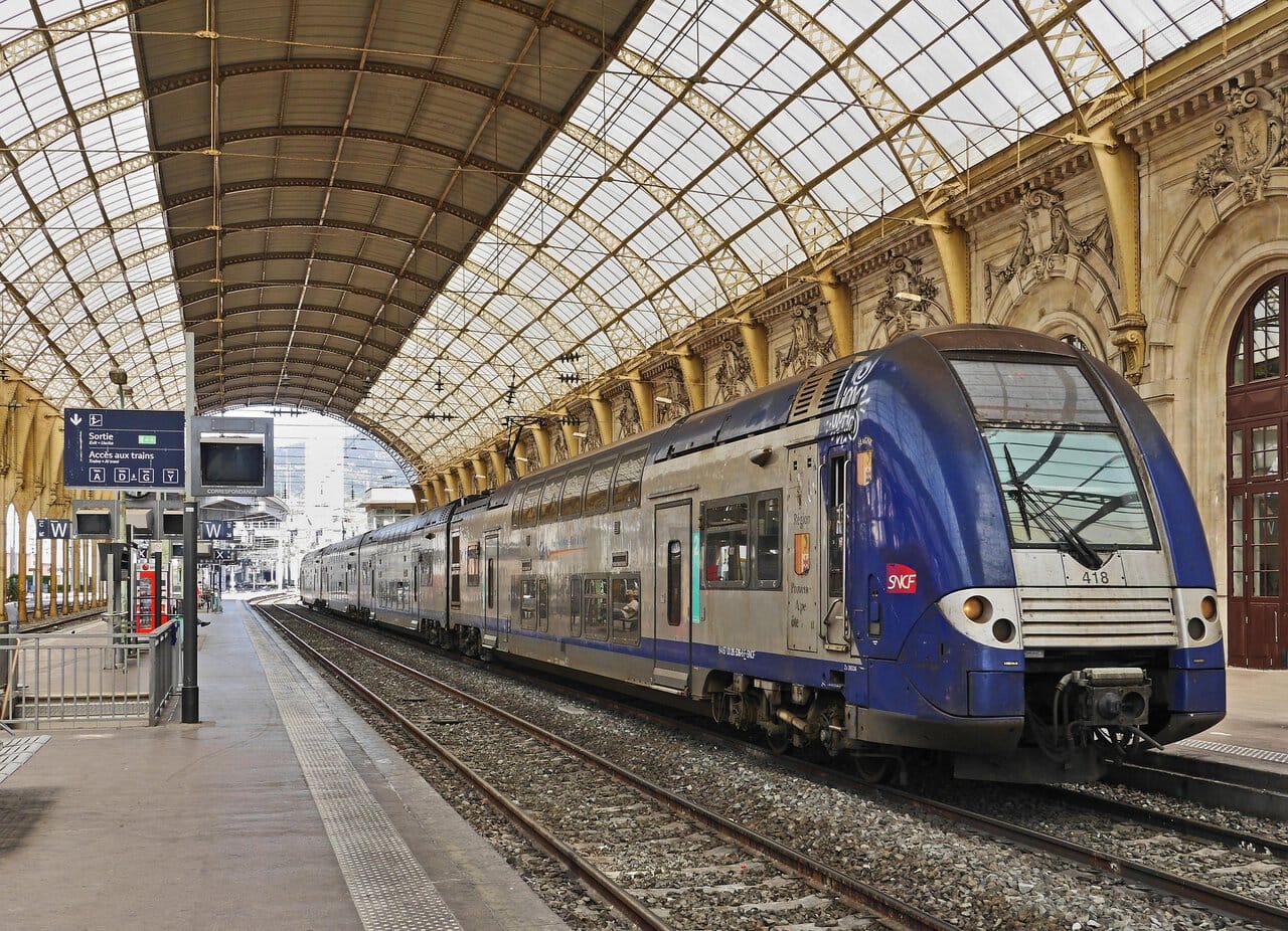 SNCF regional train inside a large French railway station used for journeys covered by the Carte Avantage rail discount card.