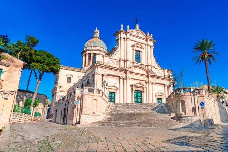 Comiso Airport Transfers: Best Ways to Reach Ragusa & Southern Sicily
