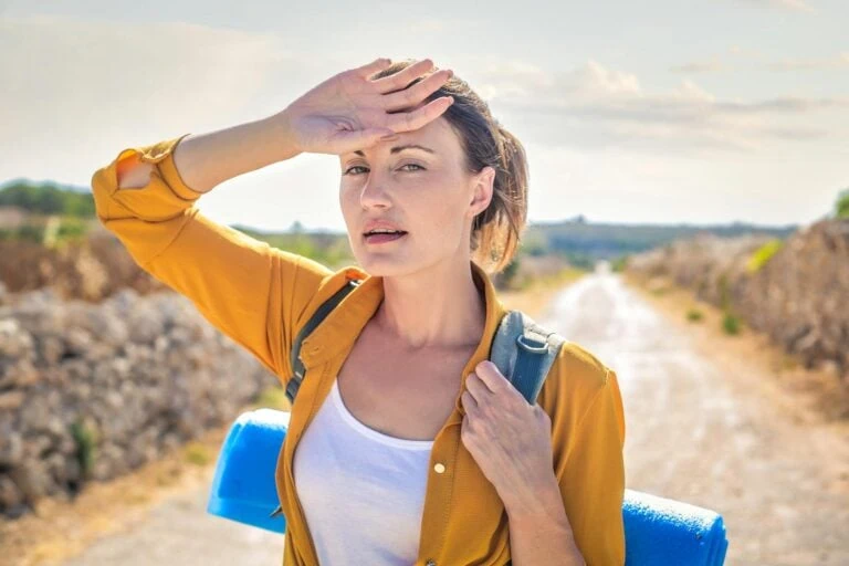 Sunstroke Travel Guide: Symptoms, Heatstroke Risks & Safety Tips
