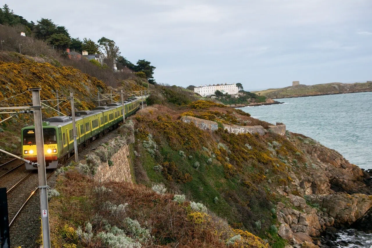 Irish Rail train travelling along the Dublin to Rosslare railway