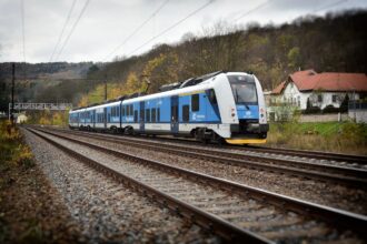 České dráhy passenger train travelling through the Czech countryside