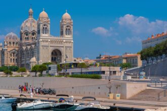 Airport transfer options between Marseille Provence Airport and Marseille city centre