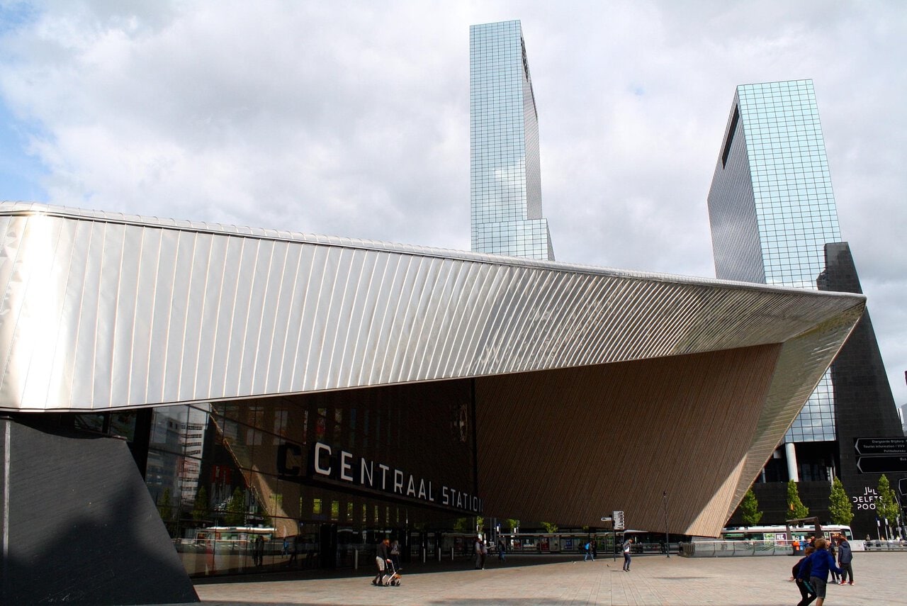 Rotterdam airport transfers guide