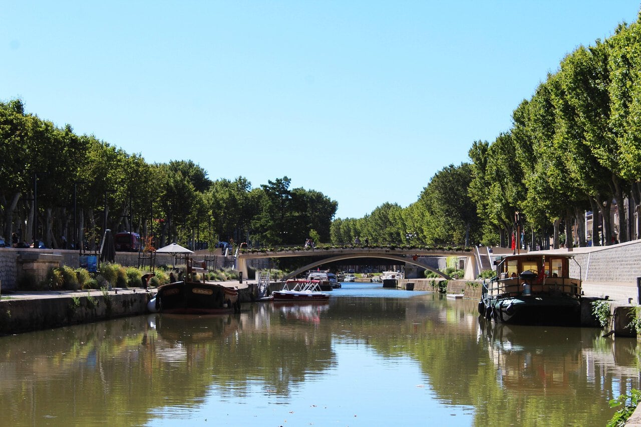 Canal de la Robine running through the centre of Narbonne