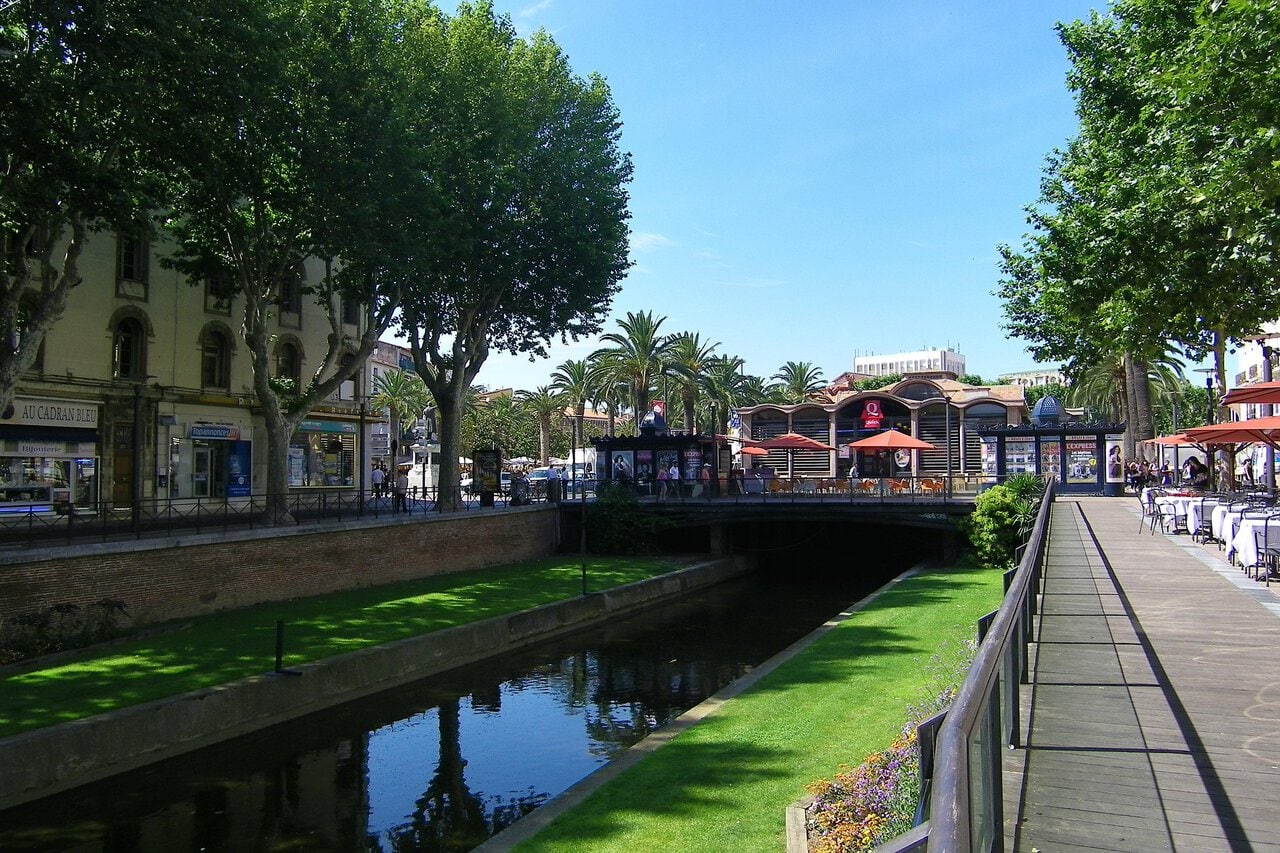 View of Béziers Cathedral and the historic Pont Vieux crossing the River Orb