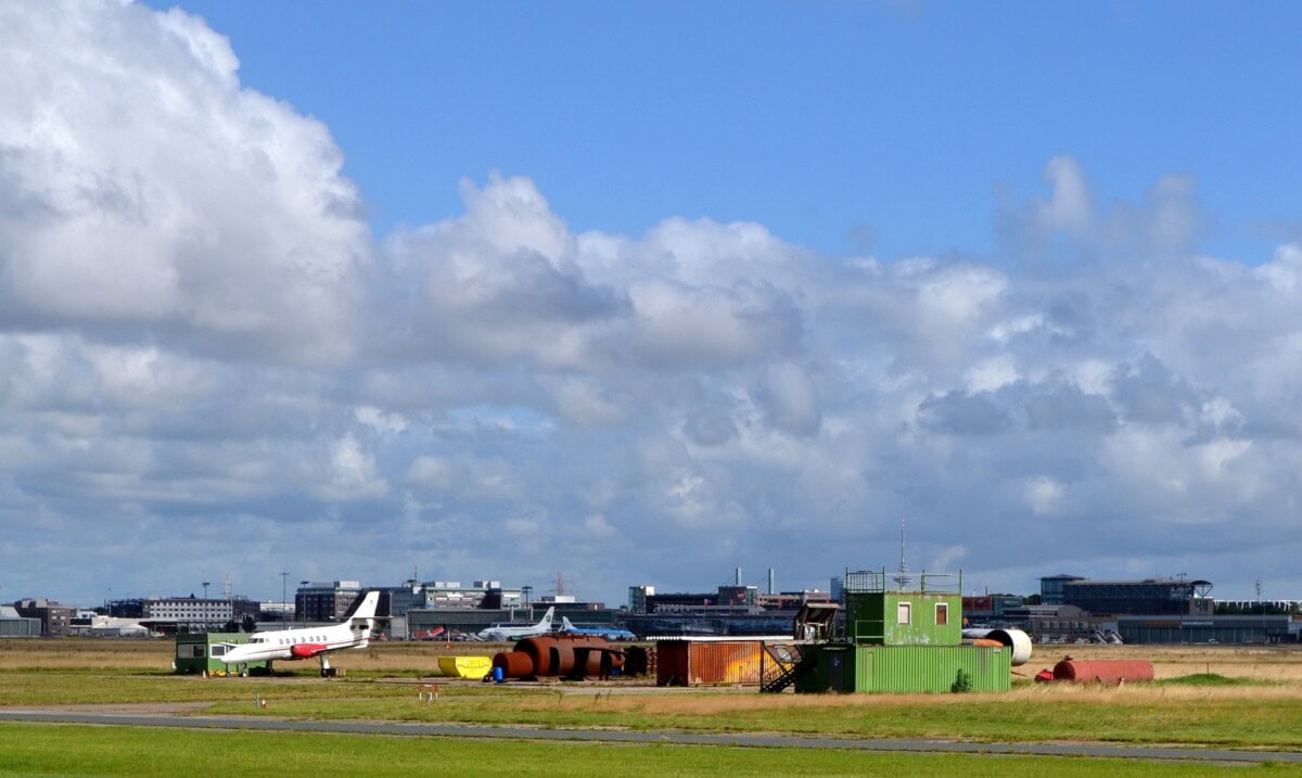 Aircraft and terminal buildings at Bremen Airport