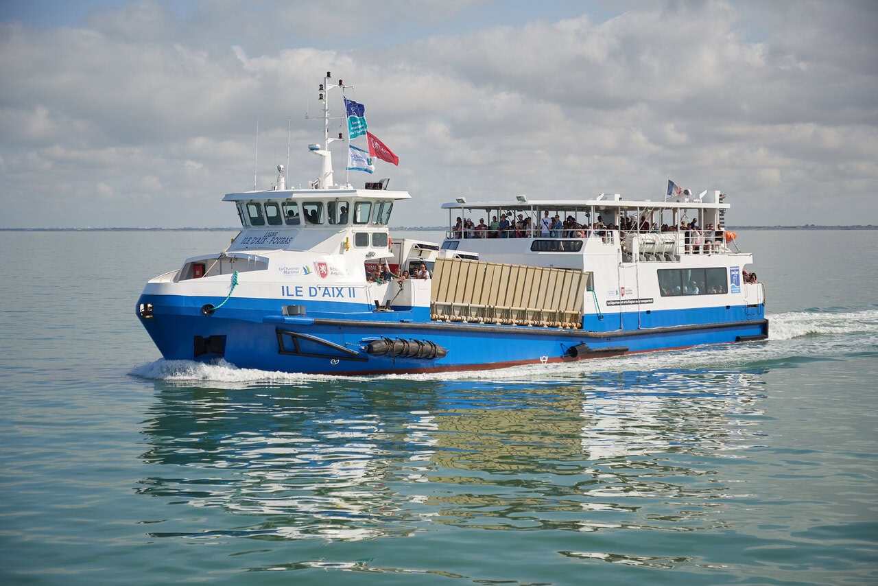 Île d’Aix passenger ferry sailing from La Rochelle across the Pertuis d’Antioche