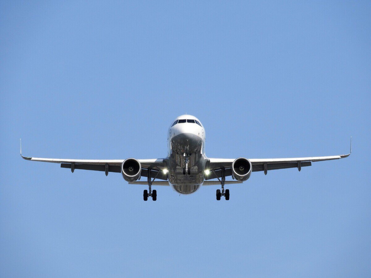 Passenger aircraft approaching Hanover Airport
