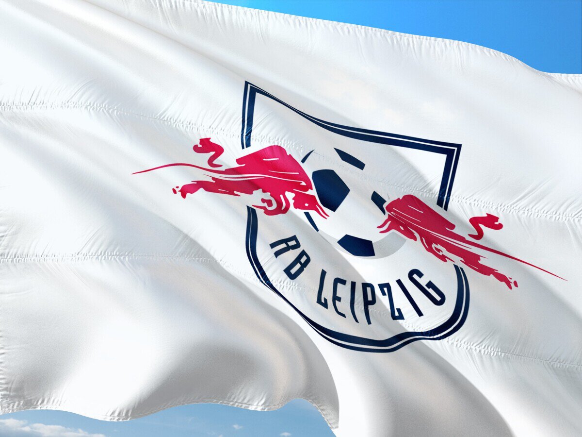 RB Leipzig club crest on a white flag