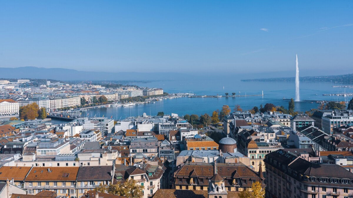 Panoramic view of Geneva and the Jet d'Eau on Lake Geneva