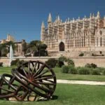 Palma Cathedral and Parc de la Mar in Mallorca